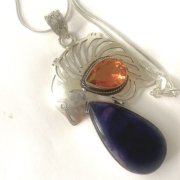 Jewelry - 2 inch,Solar Agate , Citrine with a smiling animal on top ,on a silver chain.